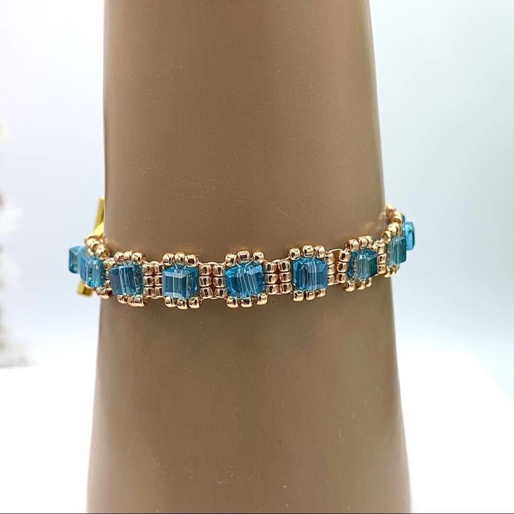 Blue‎ crystal cube bracelet rose gold seed beads. - Picture 2 of 3